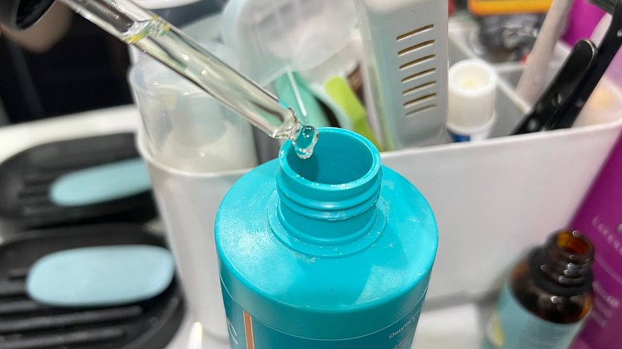 Главная картинка новости: Добавьте в шампунь 6 капель — и волосы будут свежими 5 дней: лайфхак для января