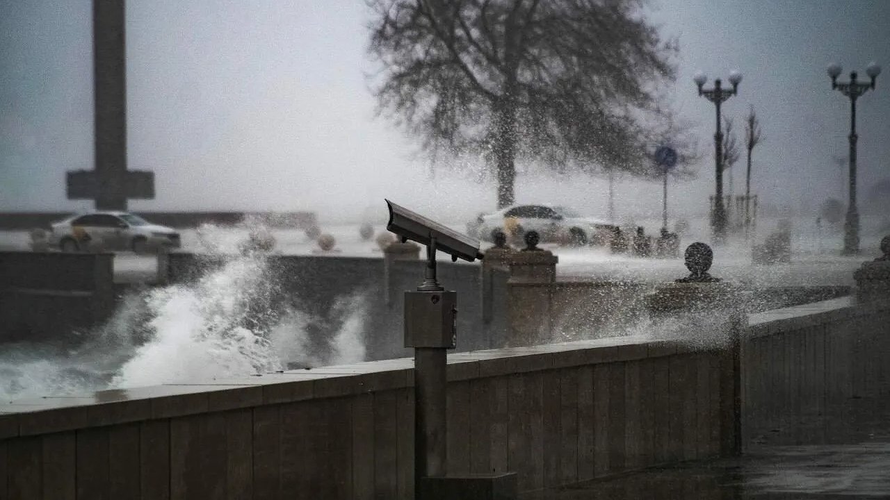 Главная картинка новости: Власти Новороссийска вводят спецрежим. Вы не поверите, что обещают синоптики