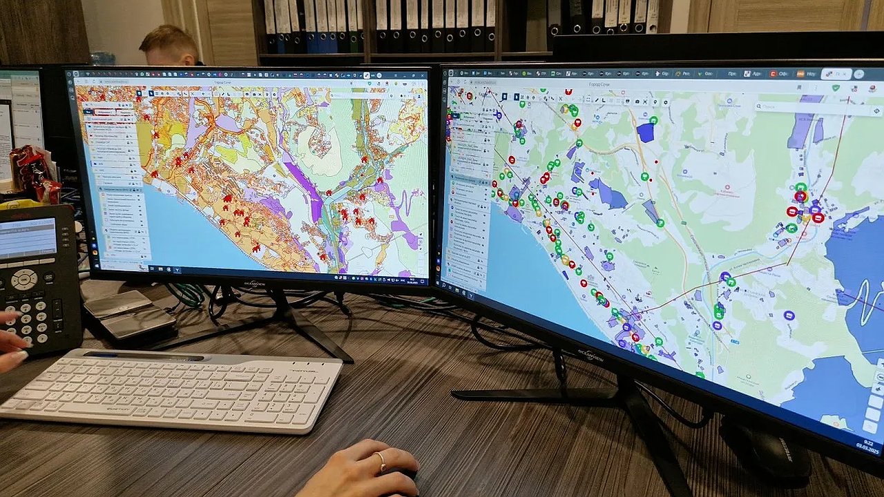 Главная картинка новости: Новороссийск переводит рекламу в цифру: создается единая карта всех конструкций и баннеров