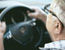 До какого возраста можно водить машину, и какие ограничения есть для пожилых водителей: разбираемся в законах