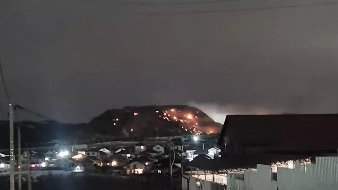 Главная картинка новости: Свалка-факел у Новороссийска: власти говорят о «контроле», а жители ночами задыхаются от вони. Что скрывают чиновники?