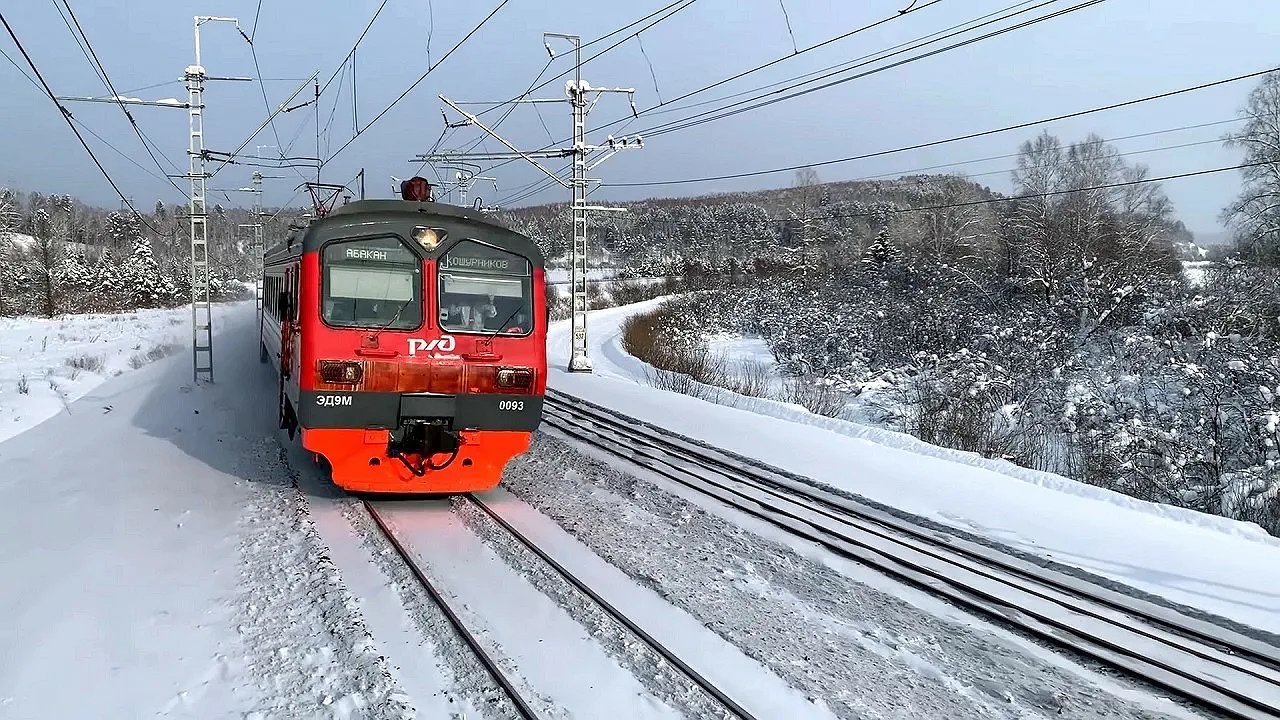Главная картинка новости: Массовые задержки поездов на юг: из-за аварии под Воронежем остановлены десятки составов в Краснодарский край и другие регионы