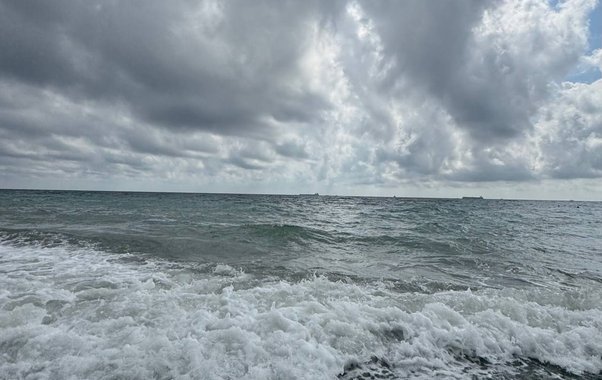 Штормовое предупреждение в Новороссийске: сильнейший ветер до 35 м/с и ливни ожидаются 8-9 января