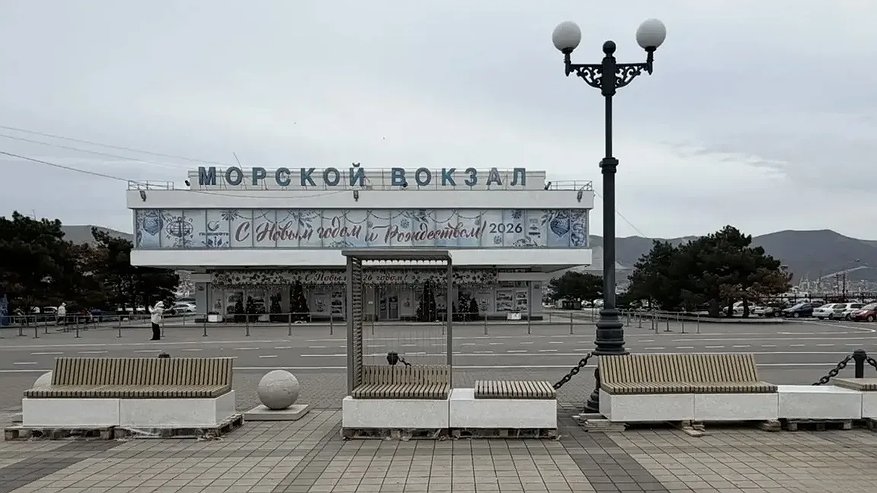 Главная картинка новости: Набережная Новороссийска станет удобнее: здесь установят 90 новых скамеек и 180 урн