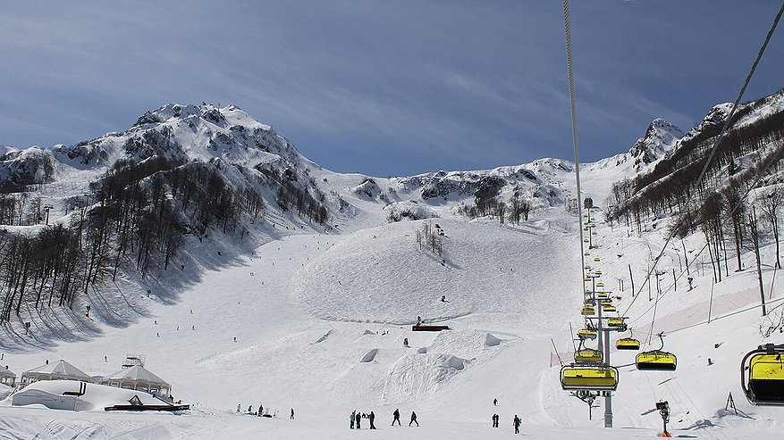 Главная картинка новости: Безопасность превыше всего: горные курорты Сочи закрыли трассы из-за лавинной угрозы