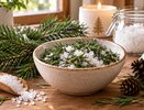 Сосновые иголки не выбрасываю: пересыпаю солью — и получаю натуральный ароматизатор для дома