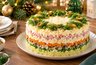 Этот слоёный салат способен затмить привычные закуски: гости сначала пробуют его, а потом просят рецепт