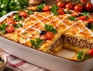 Фарш по-королевски вместо привычной курицы: сытное блюдо с румяной корочкой для праздничного стола