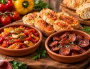 Три испанские закуски, которые исчезают со стола первыми: нужны перцы, помидоры и обычная колбаса