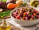 Винегрет можно приготовить не только по классическому рецепту: 5 вариантов с грибами, яблоком и рыбой