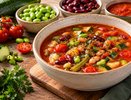 Густой суп с фасолью в томате: сытный ужин, который можно приготовить за полчаса