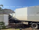 Грузовик снёс забор и пристройку частного дома в Краснодаре: момент ДТП попал на видео