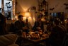 Хэллоуин без лишних трат: 7 идей, как устроить атмосферный вечер из того, что уже есть дома
