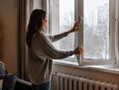 Холодом тянет даже при закрытых окнах: как подготовить квартиру к зиме без дорогого ремонта