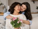 Маме не обязательно дарить дорогую вещь: 5 подарков, которые запоминаются сильнее букета
