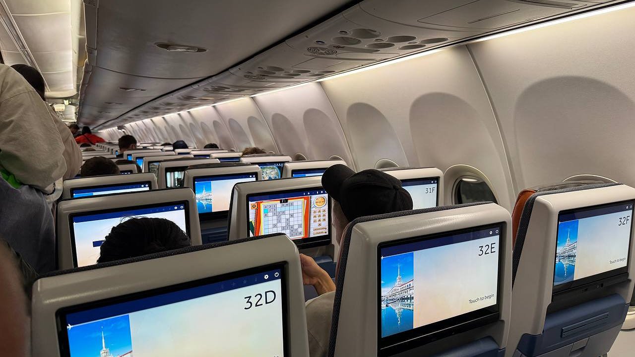 Главная картинка новости: Мэр Краснодара запретил чиновникам летать бизнес-классом в командировки