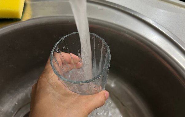 Порыв сети в Южном районе Новороссийска оставил без воды более 500 человек