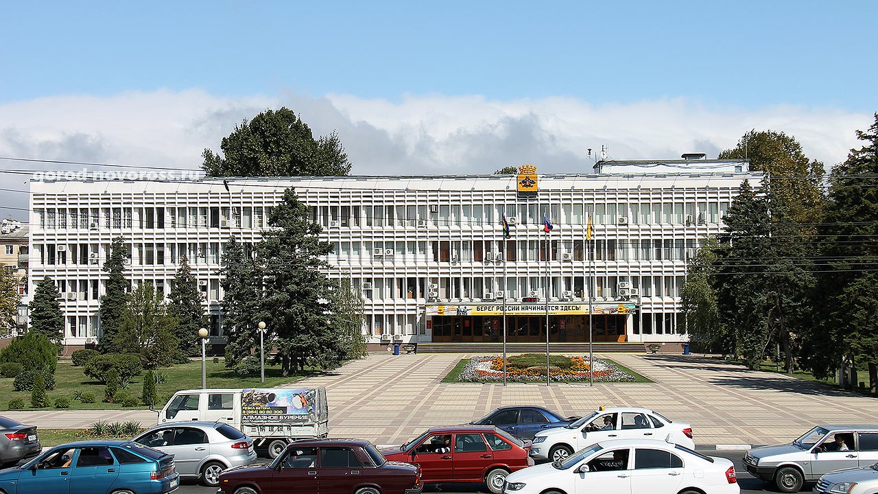 Главная картинка новости: В здании мэрии Новороссийска появится новая столовая: помещения сдаются в аренду