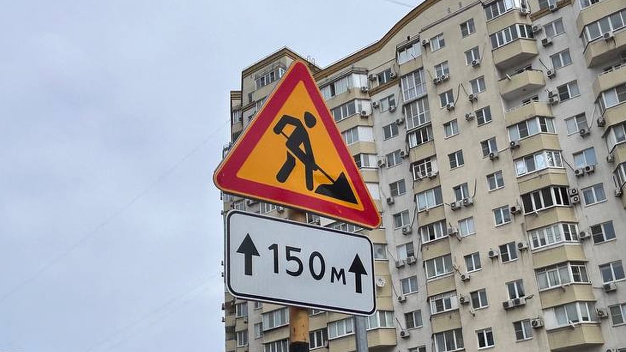 Главная картинка новости: На Анапском шоссе в Новороссийске образовался опасный провал: проводят служебную проверку