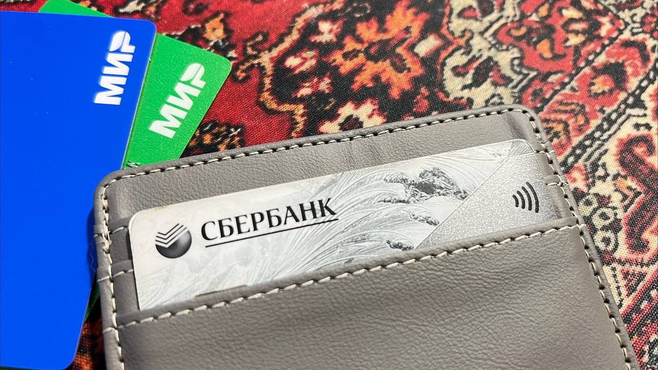 Главная картинка новости: Как правильно хранить деньги: почему на карте должна быть только сумма на текущие расходы