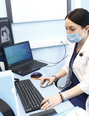 Более 5 тысяч медиков на Кубани получили выплаты по программе «Земский доктор» за 14 лет