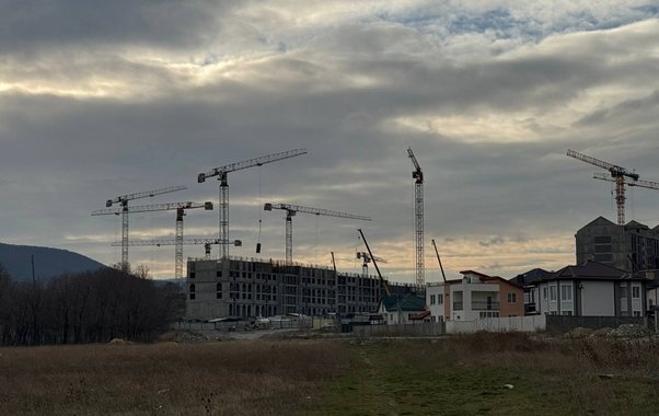 Жители Новороссийска жалуются на стройку, которая игнорирует закон о тишине