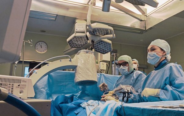 В Краснодаре провели международную конференцию для молодых нейрохирургов: как новые методы лечения позвоночника помогут пациентам