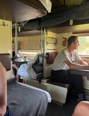 Когда в поездах появится устойчивый интернет: российские спутники обеспечат связь 24/7