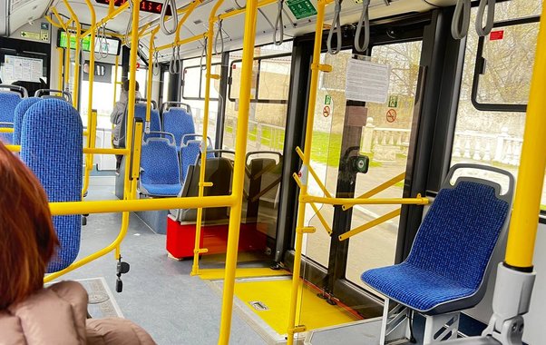 Транспортные льготы для пенсионеров в 2026 году: кому положен бесплатный проезд и кто может не платить налог