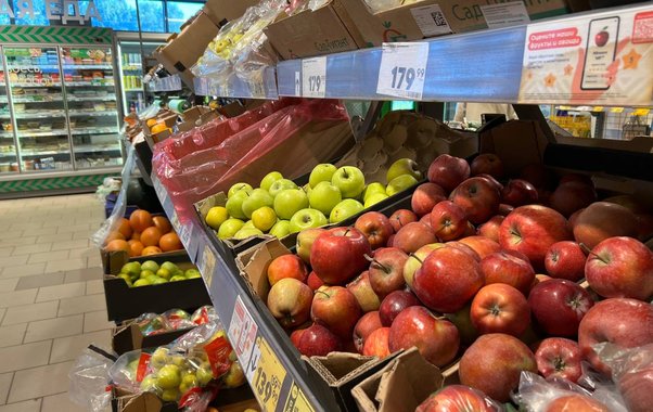 Мама попала в больницу после завтрака: 5 фруктов, которые опасно есть после 55 лет