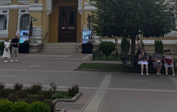 В Новороссийске к лету установят более 500 табличек с QR-кодами на улицах героев войны и СВО