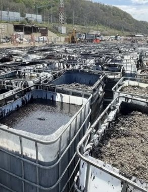 В Туапсе вывезли более 12,6 тысячи кубометров загрязненного грунта, меняют боновые заграждения