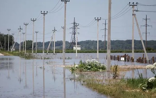 Вода прибывает: режим ЧС ввели в Крымском районе из-за прорыва дамбы