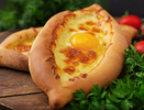 Хачапури без возни с тестом: картофельная основа и тянущийся сыр за четверть часа