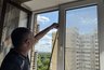 В краснодарской многоэтажке, пострадавшей от атаки БПЛА, замеряют окна: жильцы ждут замены
