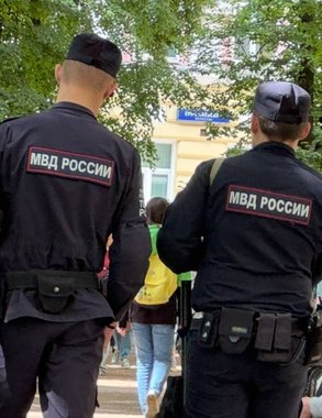В Краснодаре ищут извращенца: мужчина демонстрировал гениталии на глазах у детей во дворе