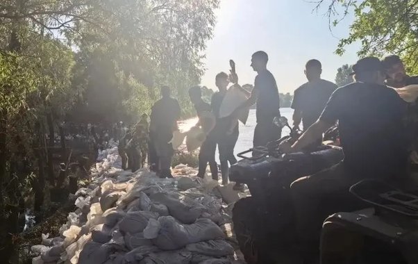 Новороссийские казаки помогли спасти станицу Троицкую от затопления