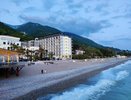 Абхазия взбунтовалась против российских туроператоров. Местный бизнес вымирает, а туристы едут к "чужакам"
