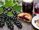 Что приготовить из свежей чёрной смородины в июле: от десертов до соусов
