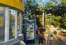 В Новороссийске волонтеры дежурят на АЗС. Зачем они там и как помогают водителям