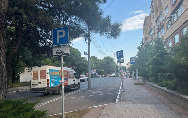 Водителей на Кубани попросили пересесть на автобусы. Что происходит с бензином