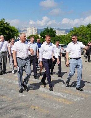 К зиме готовы: глава Новороссийска проверил ремонт теплосетей в нескольких микрорайонах