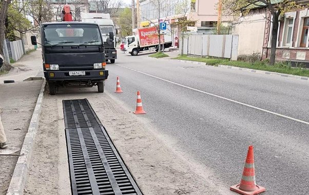 В Новороссийске продолжают ремонтировать ливнёвки: 12 объектов уже готово