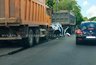 В Краснодаре на Новороссийской грузовик смял легковушку между двумя фурами: водитель погиб на месте