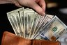 Отказ без объяснений: что происходит с наличными долларами в России