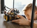 Роботы вышли на старт: в армавирской школе устроили гонку на летней площадке