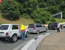 На заправках Сочи дежурят волонтеры: водителям бесплатно раздают воду