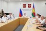 Туристов — 50 тысяч в сутки: губернатор просит Москву увеличить поставки бензина