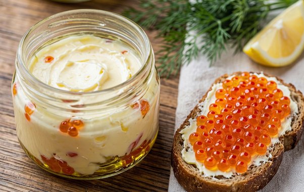 Икорное масло за 5 минут: простой рецепт, который заменит паштеты и соусы