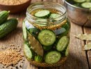 Огурцы "по-фински" за 3 минуты: самый легкий способ засолки на зиму